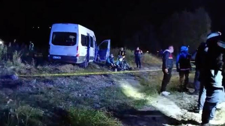 Kayseri’de iş makinesi ile 2 işçi servisi çarpıştı: 1 ölü, 15 yaralı