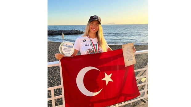 Kulaçlarıyla destan yazdı