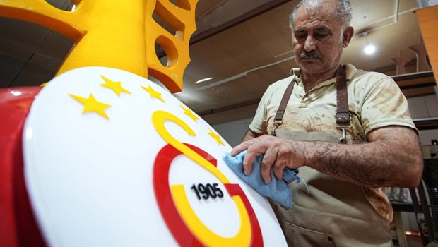 Galatasaray’a 3 metrelik vazo