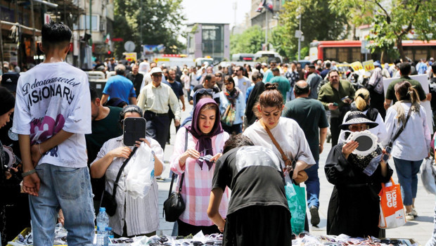 Savaşın gölgesinde hayat durdu... İranlılar mutsuz yorgun endişeli