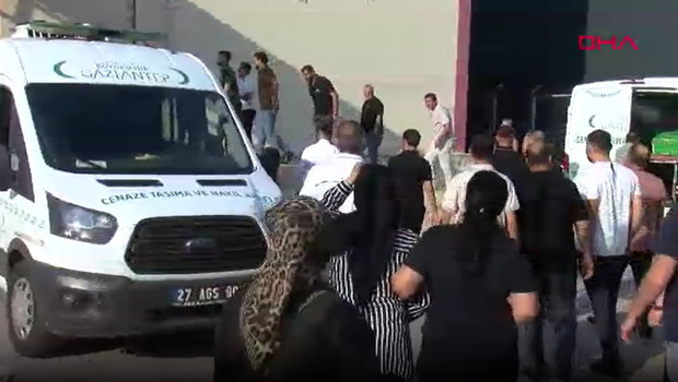 Kıbrıs'ta alabora olan gemide yaşamını yitiren Balyemez'in cenazesi uçakla Gaziantep'e getirildi
