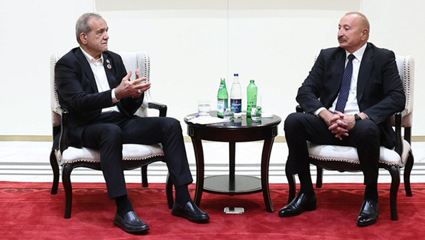 Bişkek'te gülümseten diyalog: Aliyev ve Pezeşkiyan'dan Türkçe sohbet