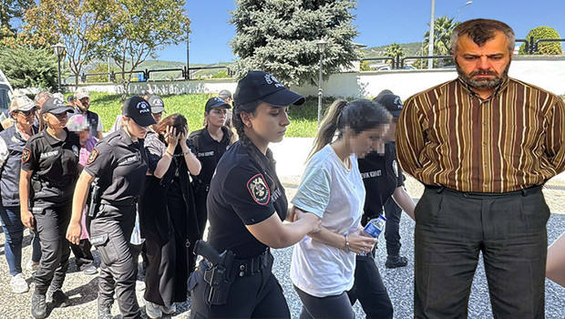 Suikast timindeki firari FETÖ'cü Burkay Karatepe'ye para aktaran 10 şüpheli adliyede