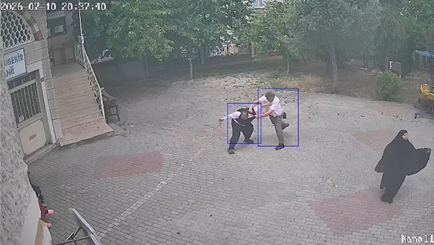 Camide 'yardım parası' kavgası: Cuma paralarının kaydını isteyen müezzine imam yumruklarla saldırdı