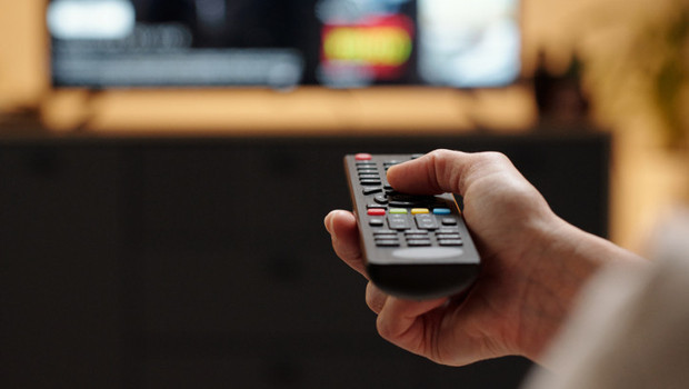 Akıllı TV’lerde gizli tehlike: Kapalıyken bile sizi dinliyor ve ev ağınızı tarıyor! Uzman isimden korunmanın 5 kritik yolu