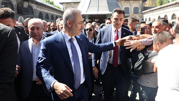 Dışişleri Bakanı Hakan Fidan'dan Diyarbakır'da esnaf ziyareti