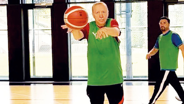Cumhurbaşkanı Erdoğan’dan yoğun mesaiye basket molası