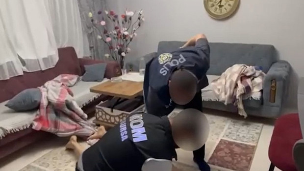 Bursa'da suç örgütlerine sanal medyadan eleman arayan şebekeye baskın: 10 gözaltı!