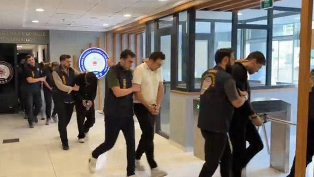 Eskort ilanlarıyla ağlarına düşürmüşler: 10 şüpheli tutuklandı
