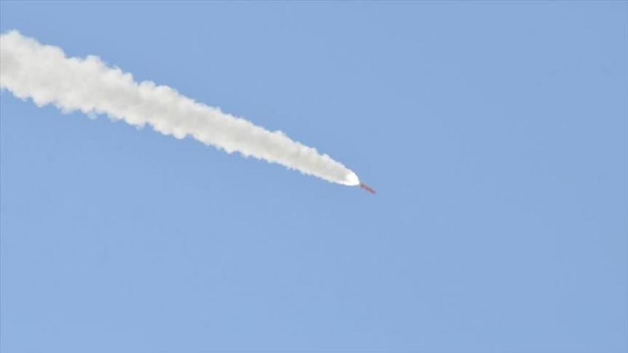 Yemen'deki Husiler, İran'a yönelik saldırıların ardından İsrail'e balistik füze attı