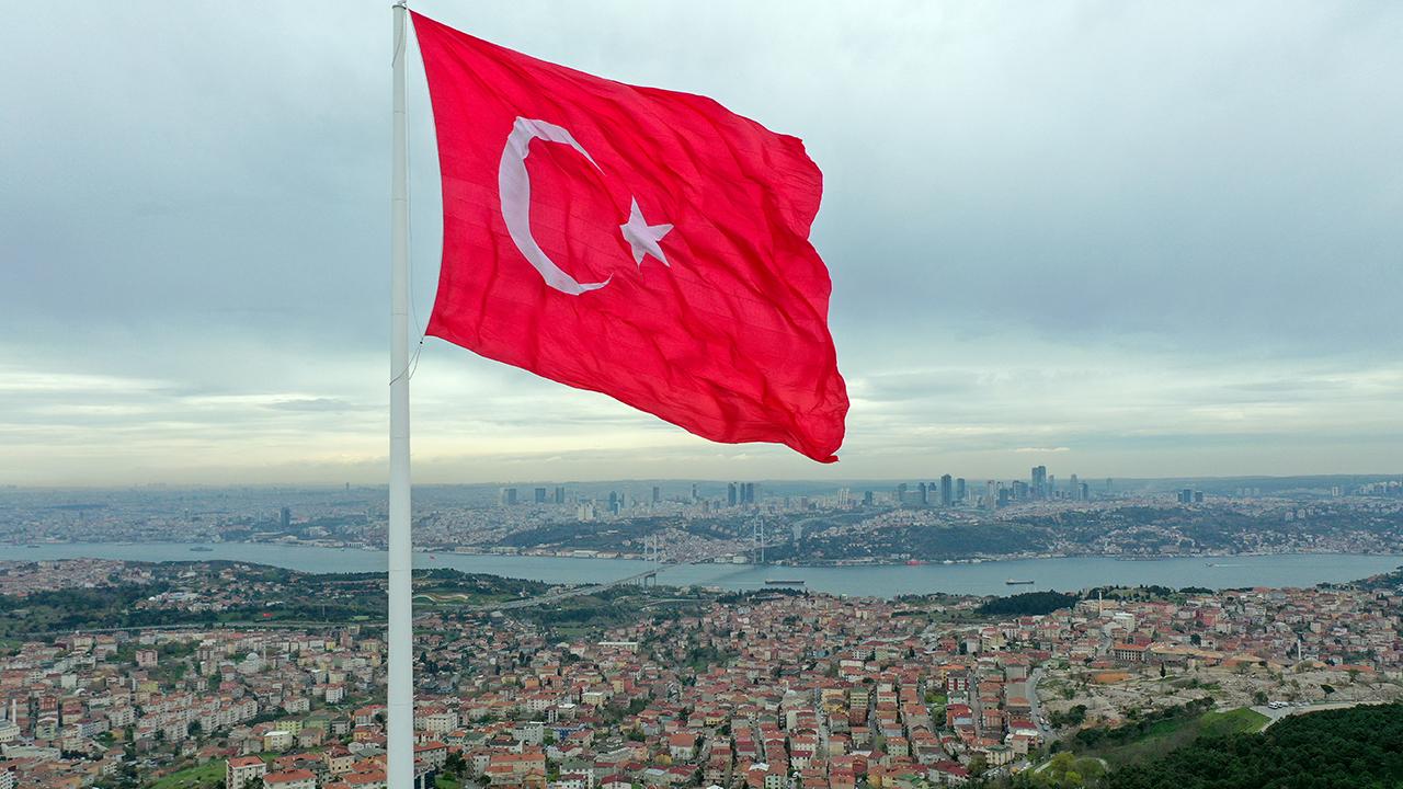 Fitch'ten Türkiye ekonomisine güven mesajı: Kredi notu teyit edildi