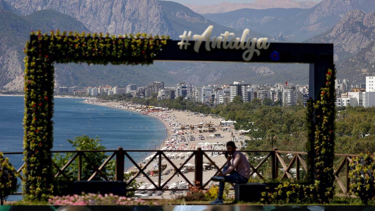 Antalya'ya gelen yabancı turist sayısı 1 milyon 250 bini geçti