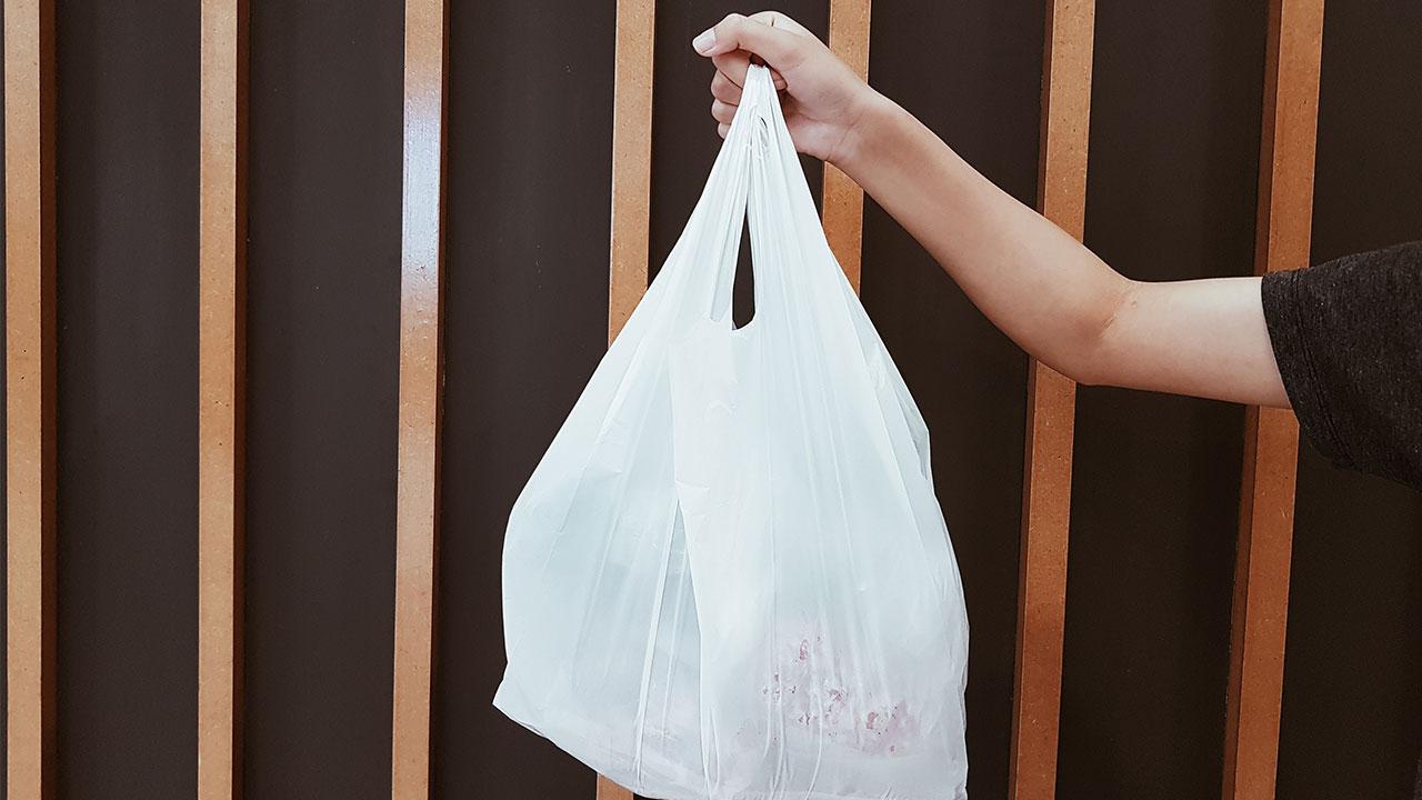 İran savaşı Japonya'da plastik poşet krizi başlattı