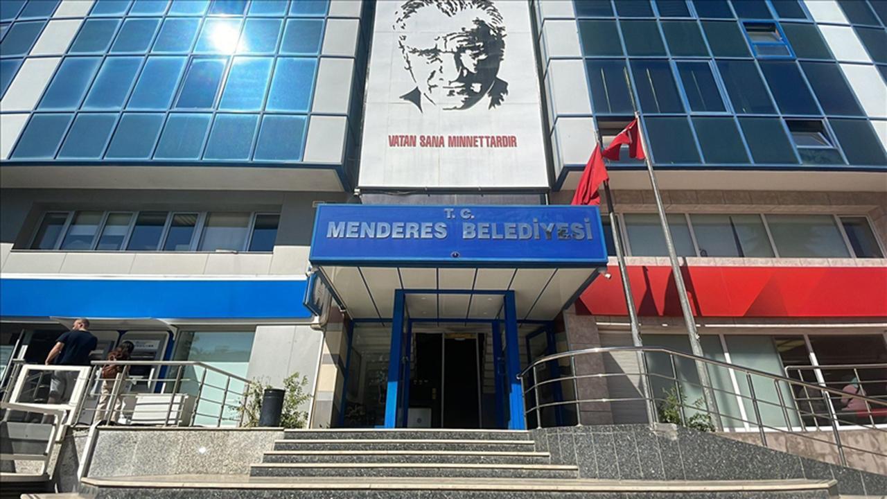 Menderes Belediyesine operasyon: 15 gözaltı