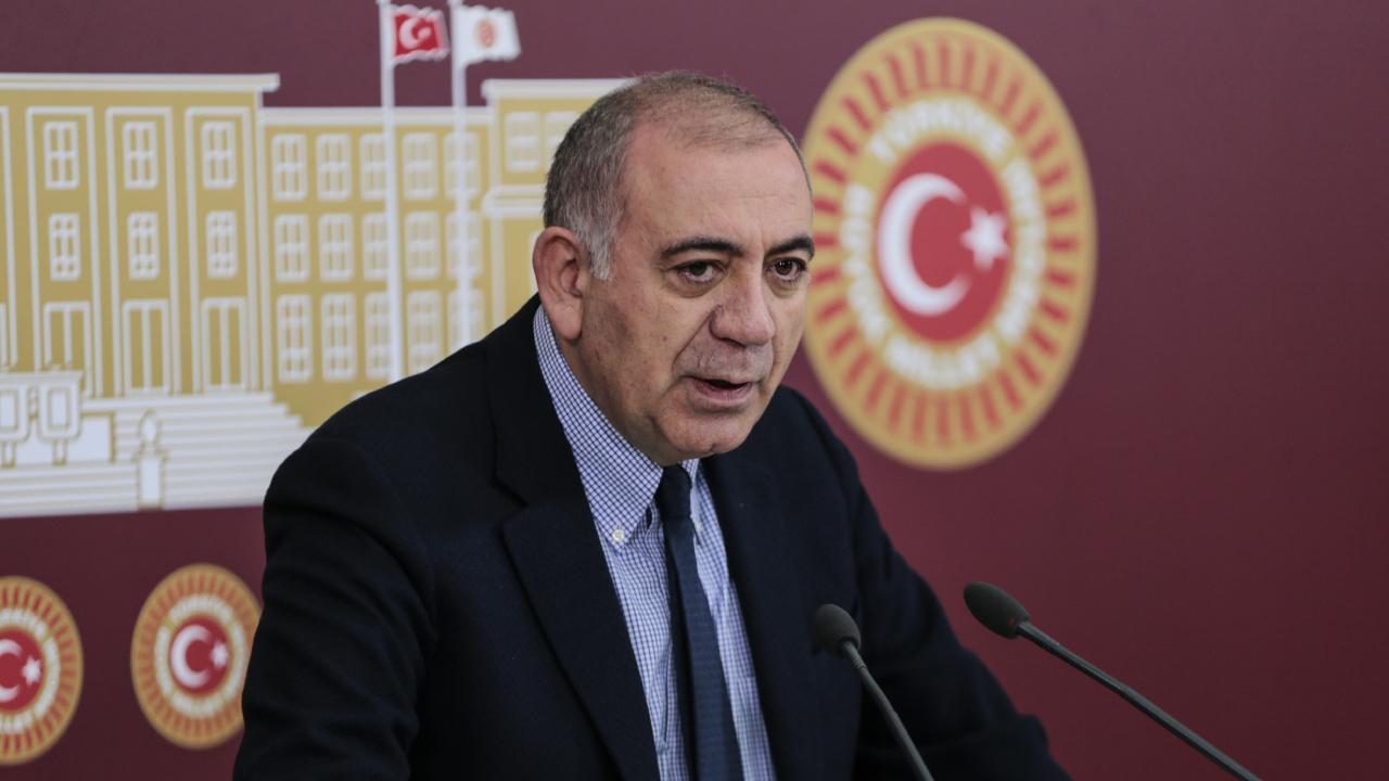 Gürsel Tekin için göreve devam kararı