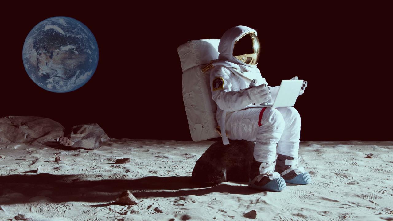 Artemis 2 astronotlarının en merak edilen gözlemi: Ay aslında hangi renk?