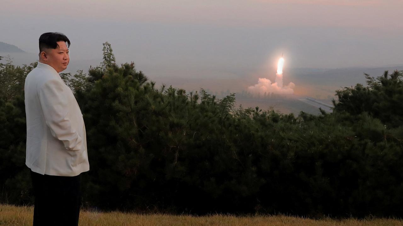 Kuzey Kore lideri Kim, yeni silahların test edilmesini izledi