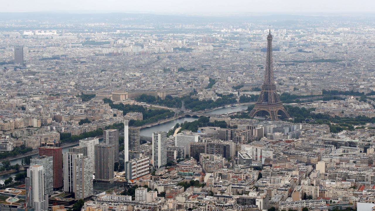 Paris'te aşırı sıcaklar nedeniyle kamusal alanda alkol yasağı başlıyor