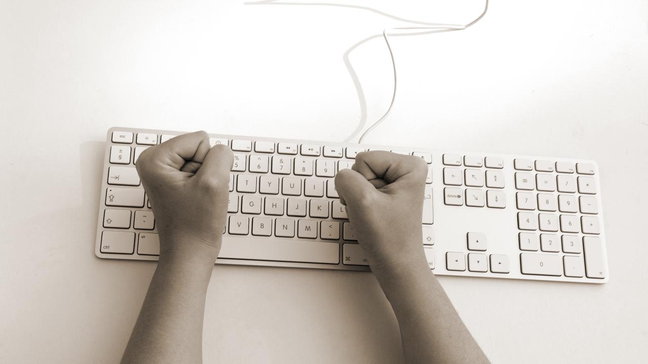 AB'de internet kullanıcılarının yaklaşık yarısı çevrim içi nefret içerikleriyle karşılaştı