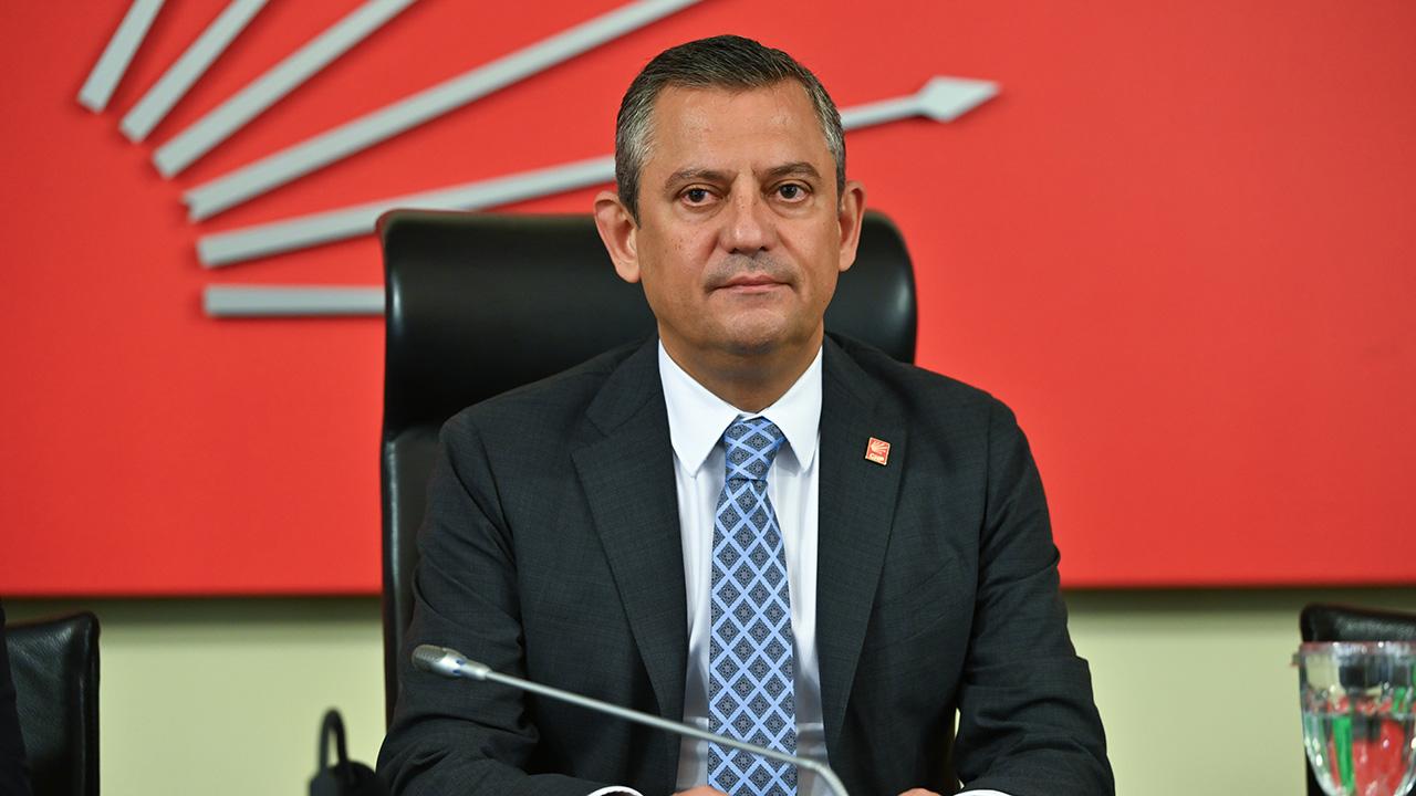 Özgür Özel, CHP Grup Başkanı seçildi