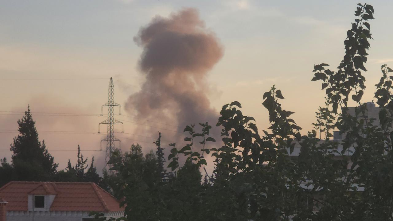 İşgalci İsrail'in Lübnan'da bir araca düzenlediği İHA saldırısında 2 kişi öldü