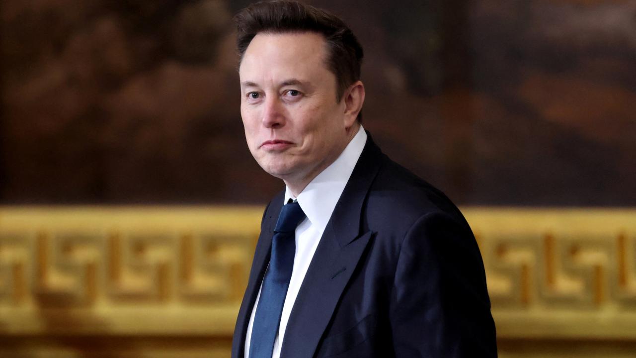 Elon Muskın trilyoner unvanı kısa sürdü