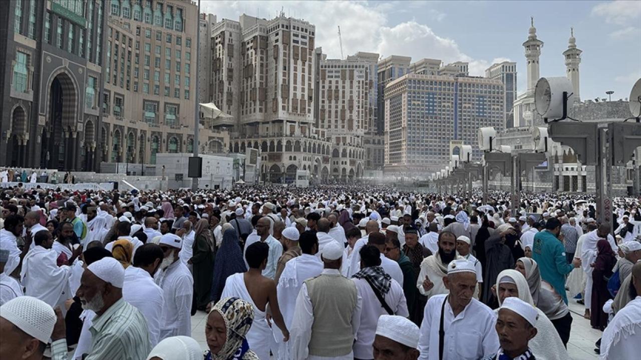 Suudi Arabistan: Hac için ülkeye gelenlerin sayısı 860 bini aştı