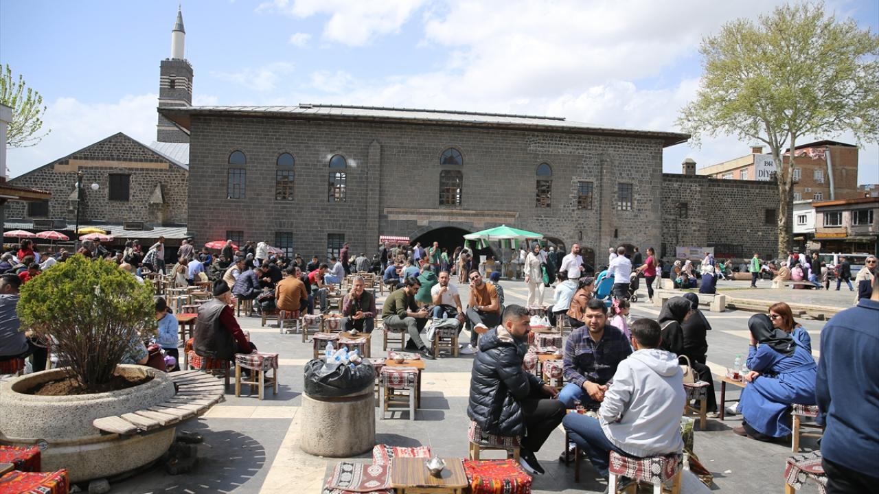Yerli turistler aile ziyareti ve tatile 83,3 milyar lira harcadı