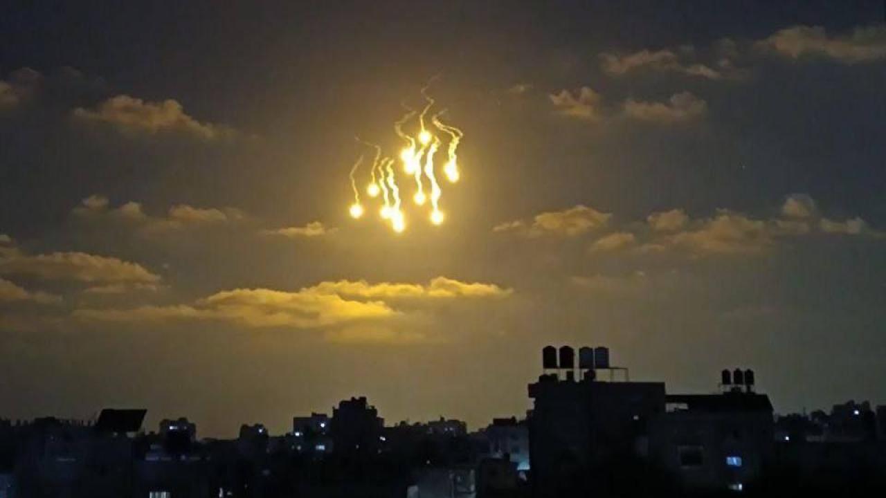 Hamas: İsrailin gece boyunca Gazzede evleri hedef alması ateşkes anlaşmasına açık bir darbedir