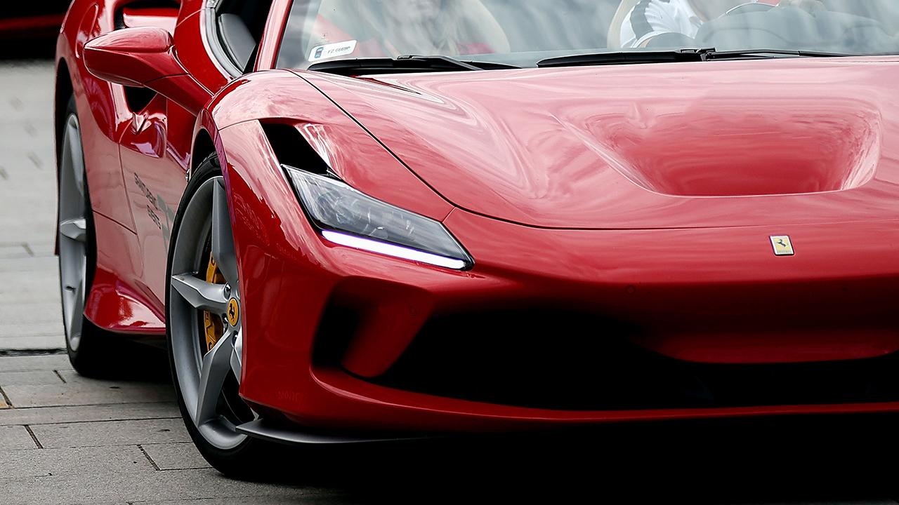 Ferrari'ye elektrikli araç şoku: Yeni model şirketi borsada sarstı
