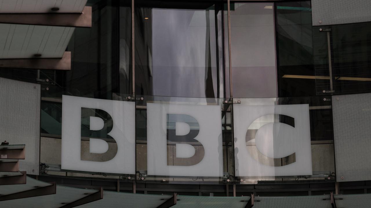 BBC, 500 milyon sterlinlik tasarruf planı kapsamında 550 kişinin işine son verecek