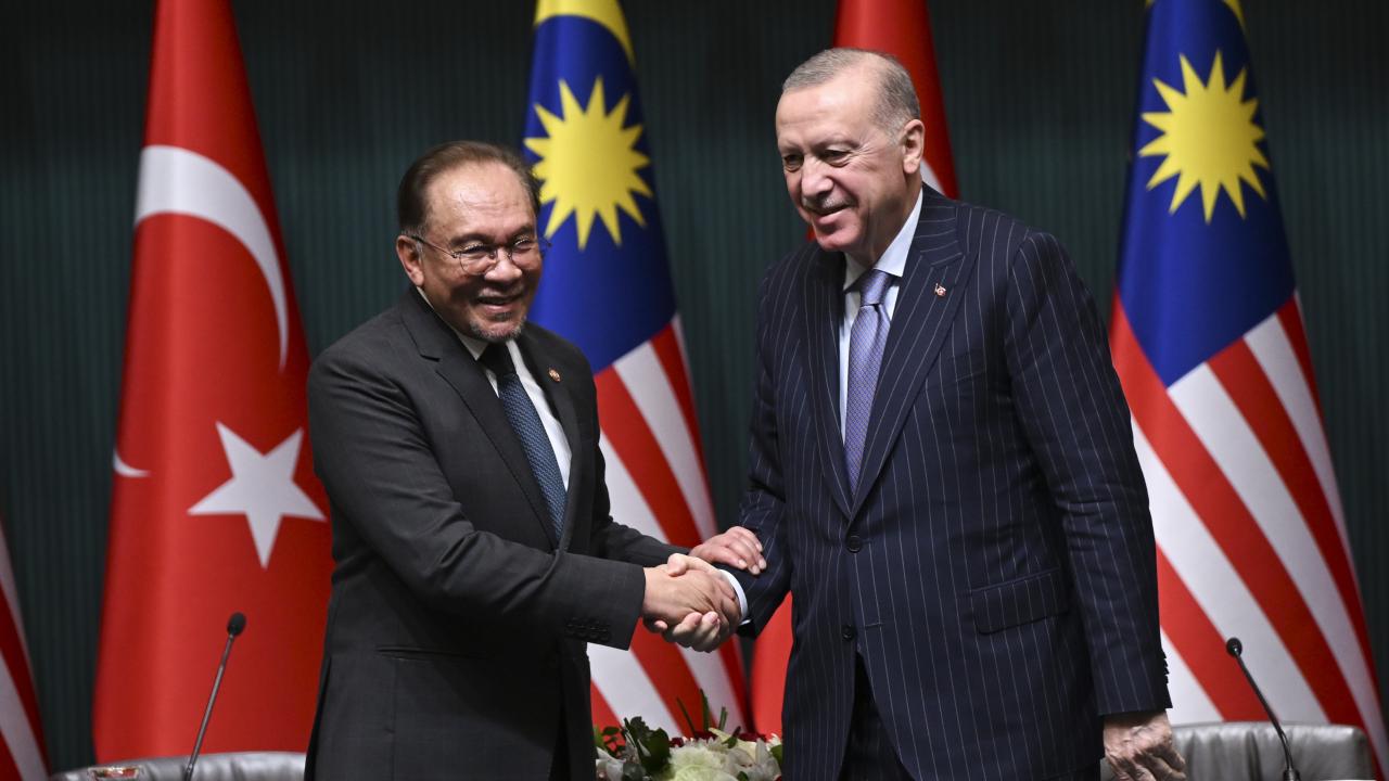 Malezya Başbakanı Enver İbrahim'den Türkiyenin istikrar üreten rolüne vurgu