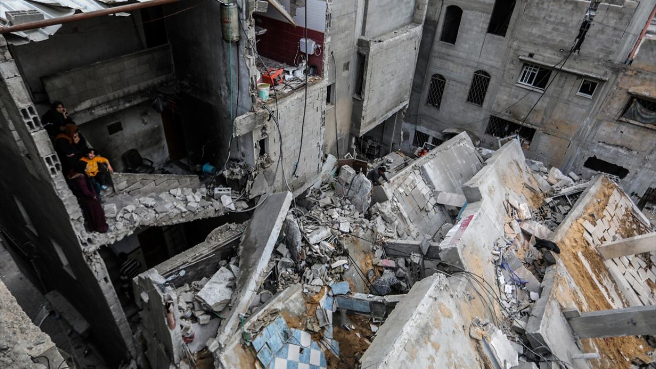 Soykırımcı İsrail'in Gazze'ye saldırısında biri kız çocuğu 4 Filistinli öldü