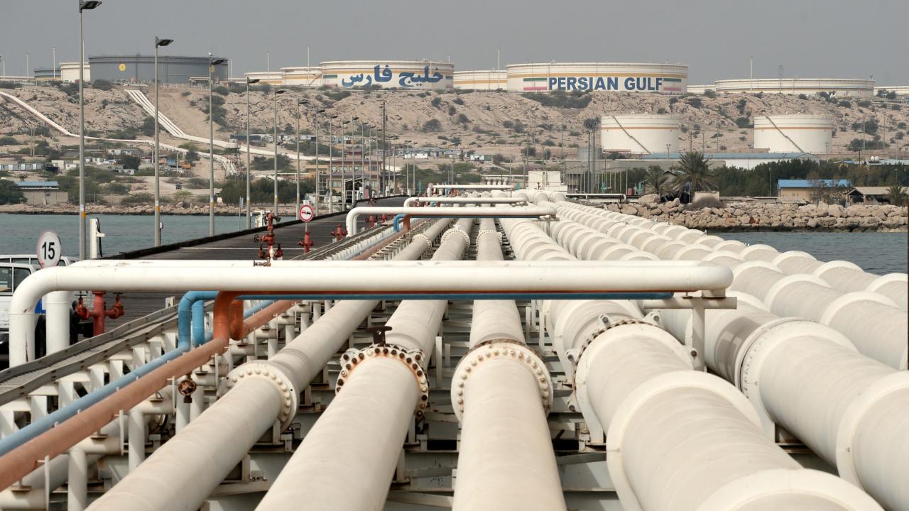 İran basını: Basra Körfezi'ndeki Hark Adası'na saldırılarda patlamalar meydana geldi