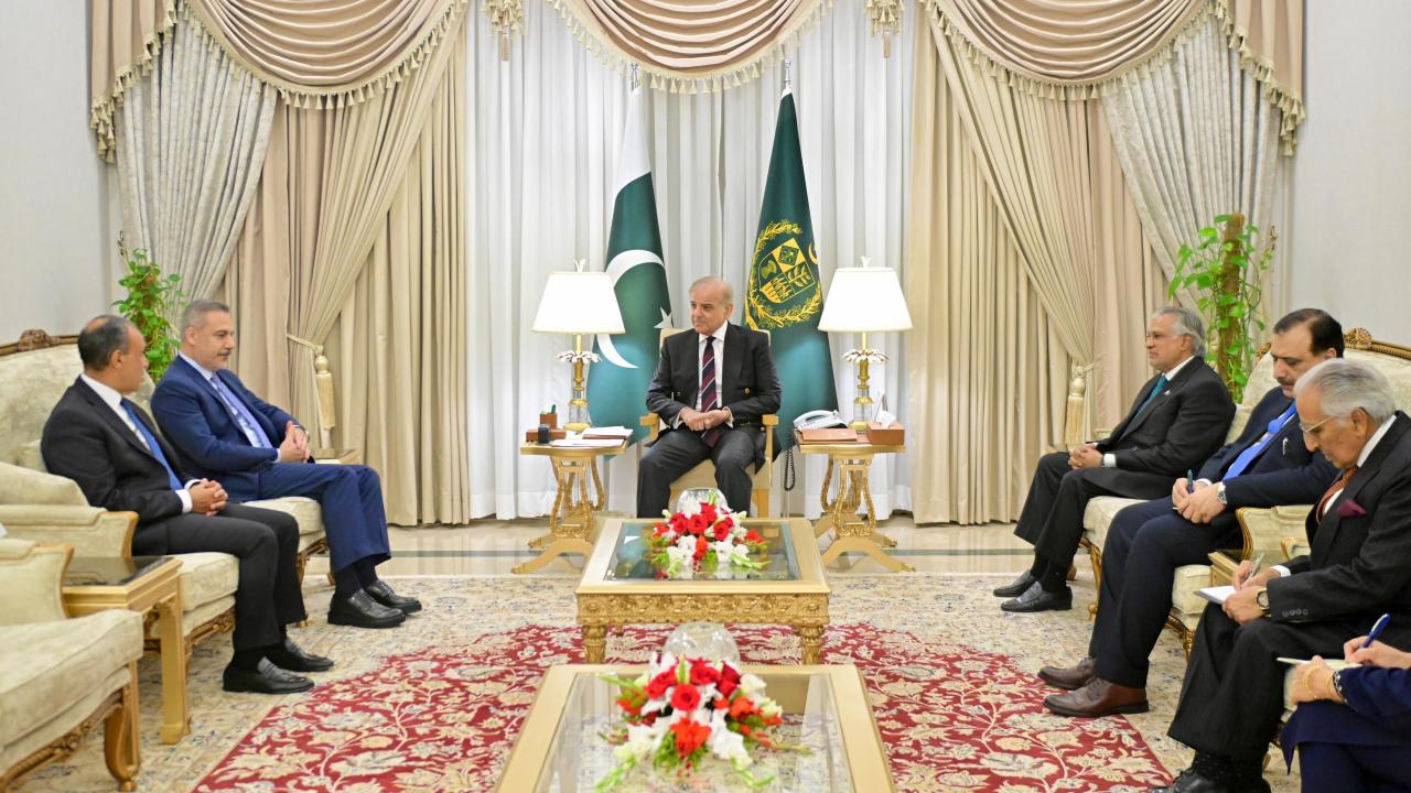 Dışişleri Bakanı Fidan, Pakistan Başbakanı Şerif ile görüştü
