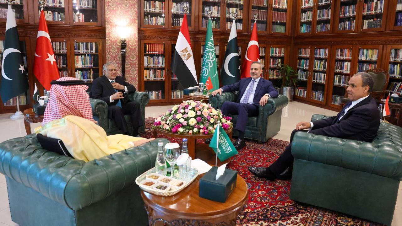 Bakan Fidan, Pakistanlı mevkidaşı Dar ile bir araya geldi
