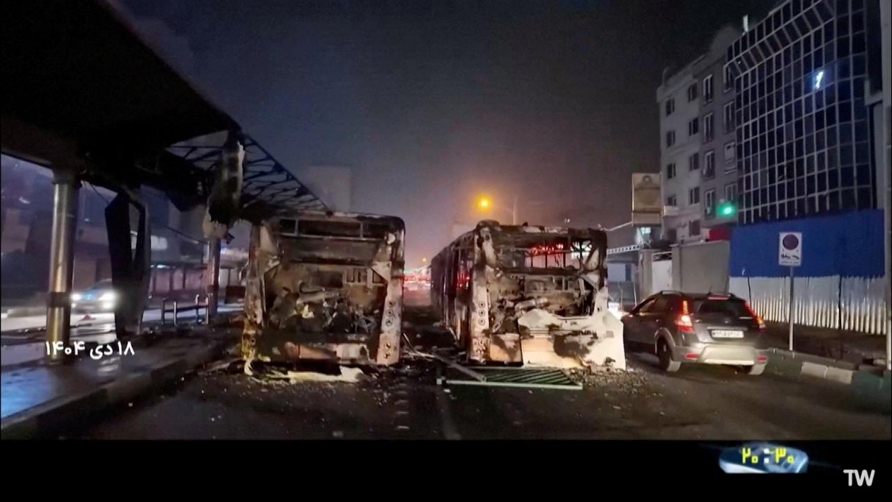 İran medyası: Tahran'da patlama sesleri duyuldu