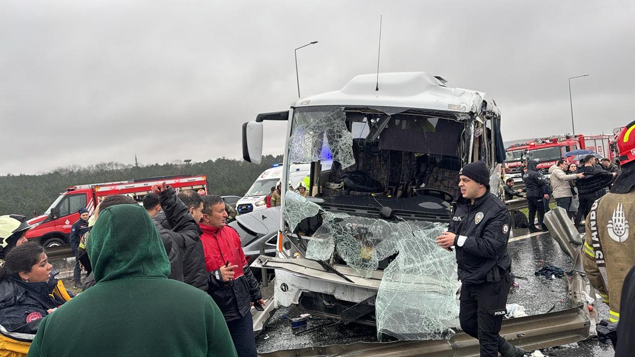 Kuzey Marmara Otoyolu'nda kaza: 1 polis şehit, 16 polis yaralı
