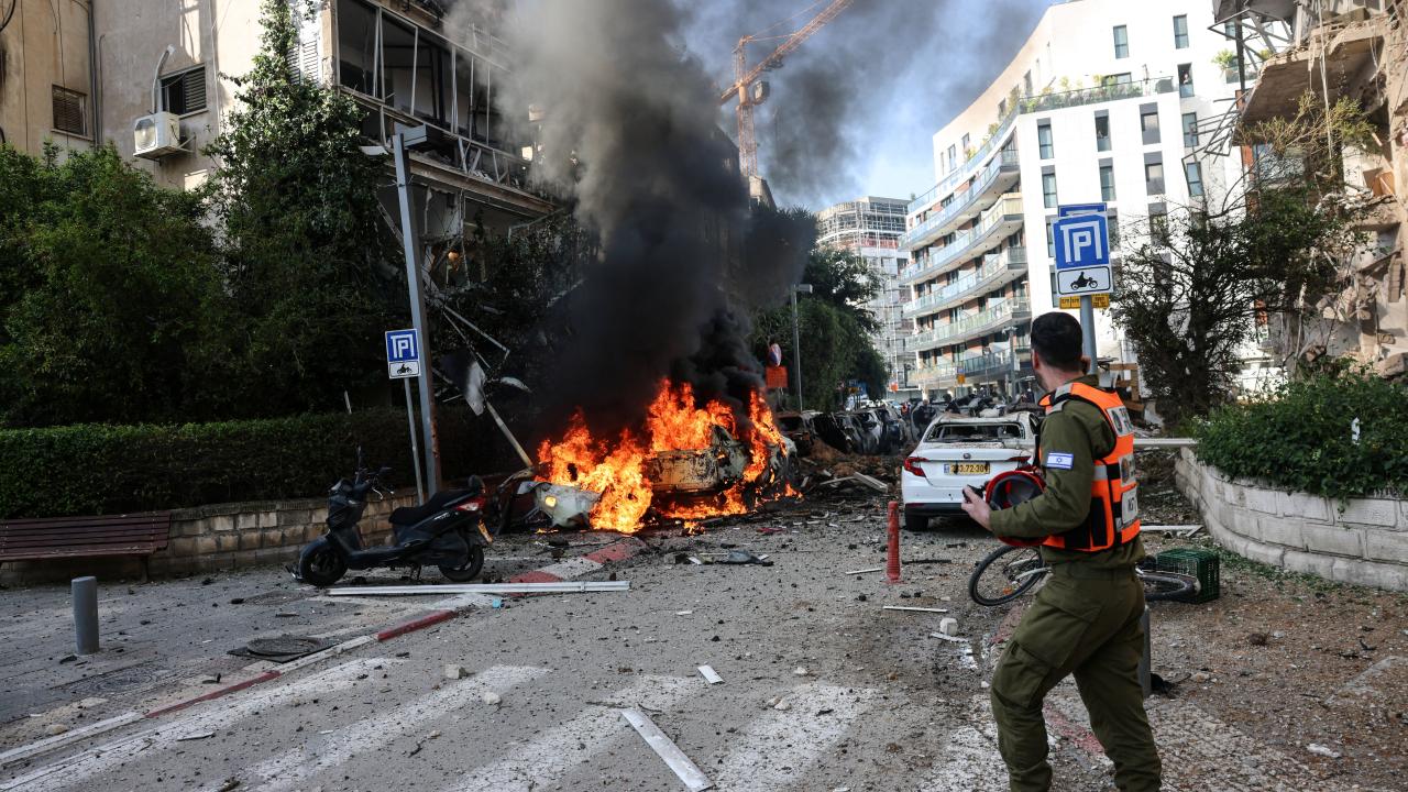 İran'dan Tel Aviv'e misilleme: 6 kişi yaralandı