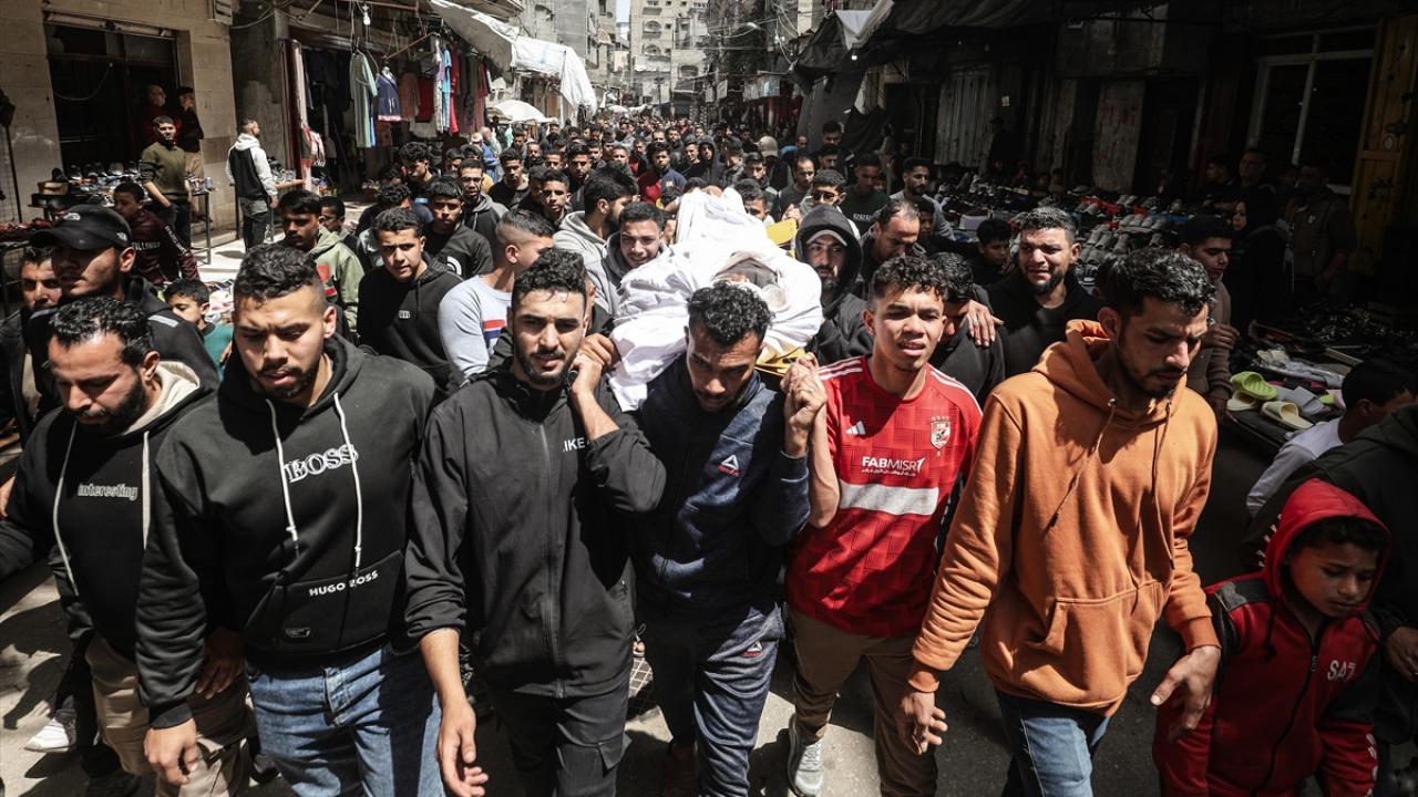 Katil İsrail, 28 Şubat'tan bu yana Gazze'de 241 Filistinliyi daha öldürdü