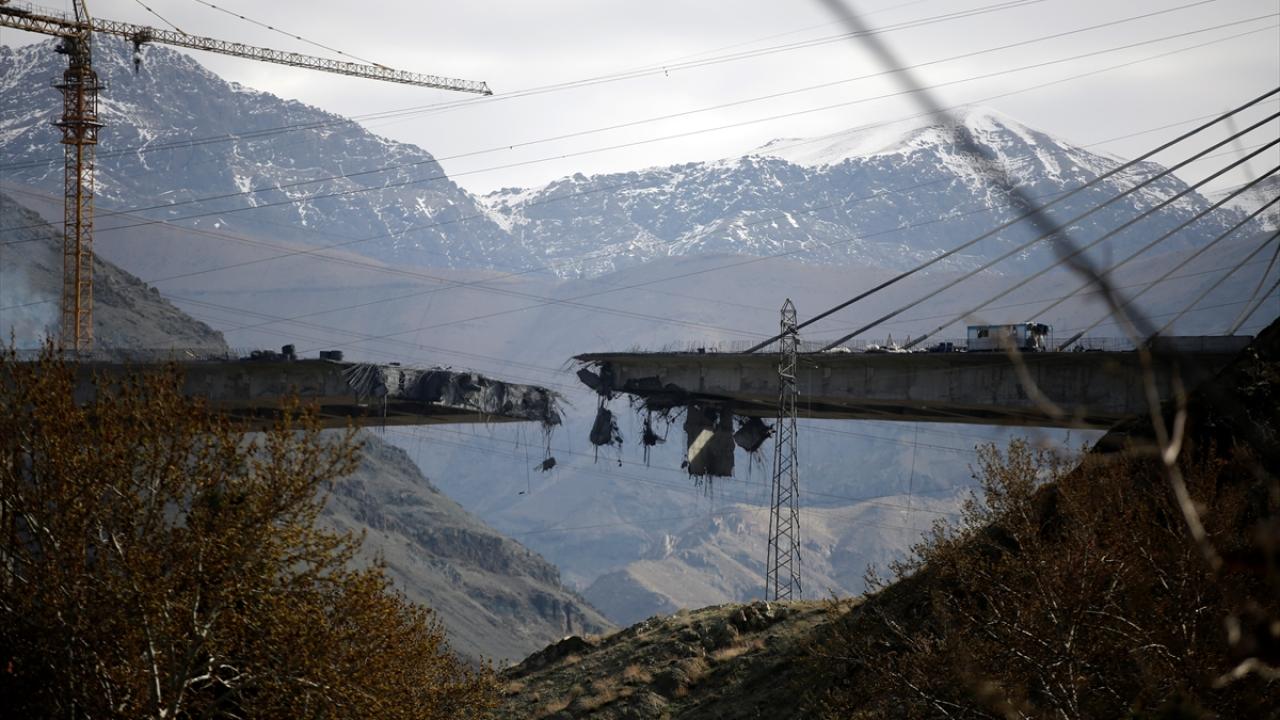 ABDİsrail, İran'ın tarihi Kaşan kentinde bir demir yolu köprüsüne saldırdı: 3 kişi hayatını kaybetti