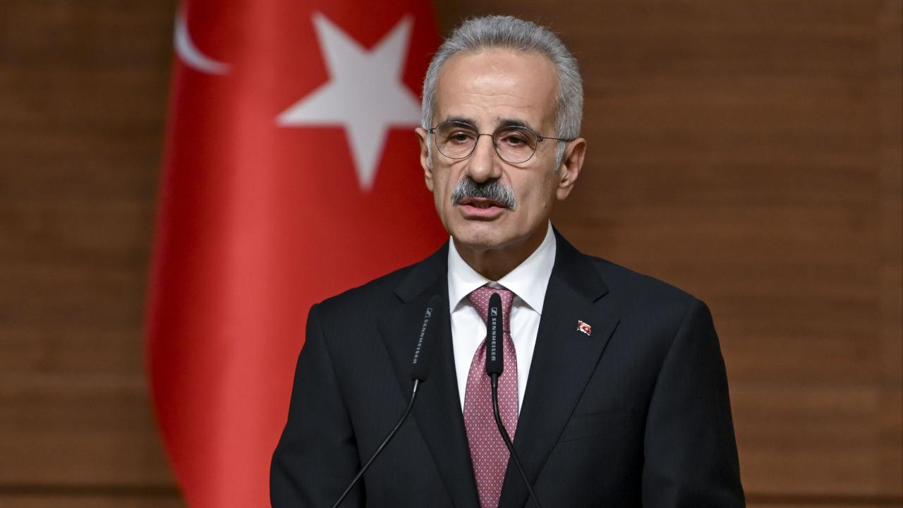 Bakan Uraloğlu: Türkiye'de jet yakıtı problemi yok