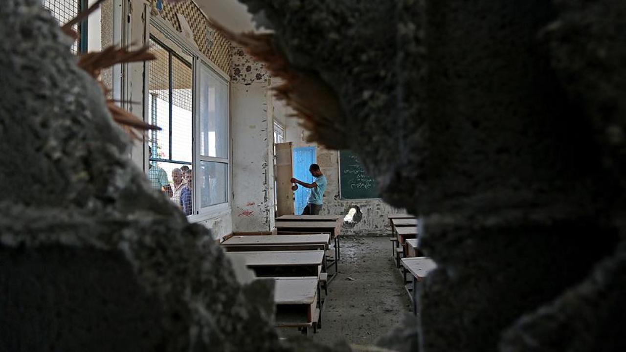 Soykırımcı İsrail, Batı Şeria'da okula giden Filistinli öğrencilere ses ve gaz bombası attı