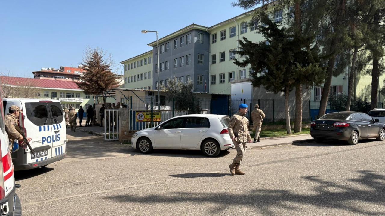 Şanlıurfa'da okula silahlı saldırı: 16 yaralı