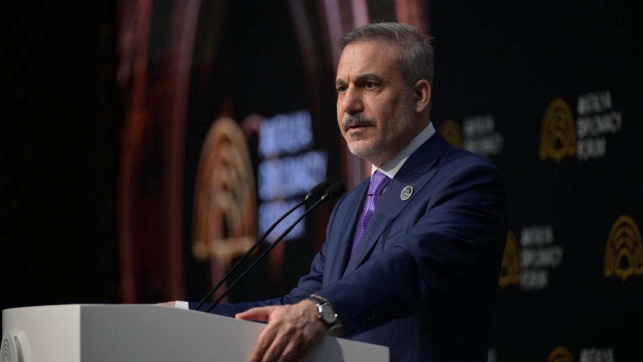Hakan Fidanın "İslam karşıtı ittifak" açıklaması Yunan basınında geniş yankı buldu