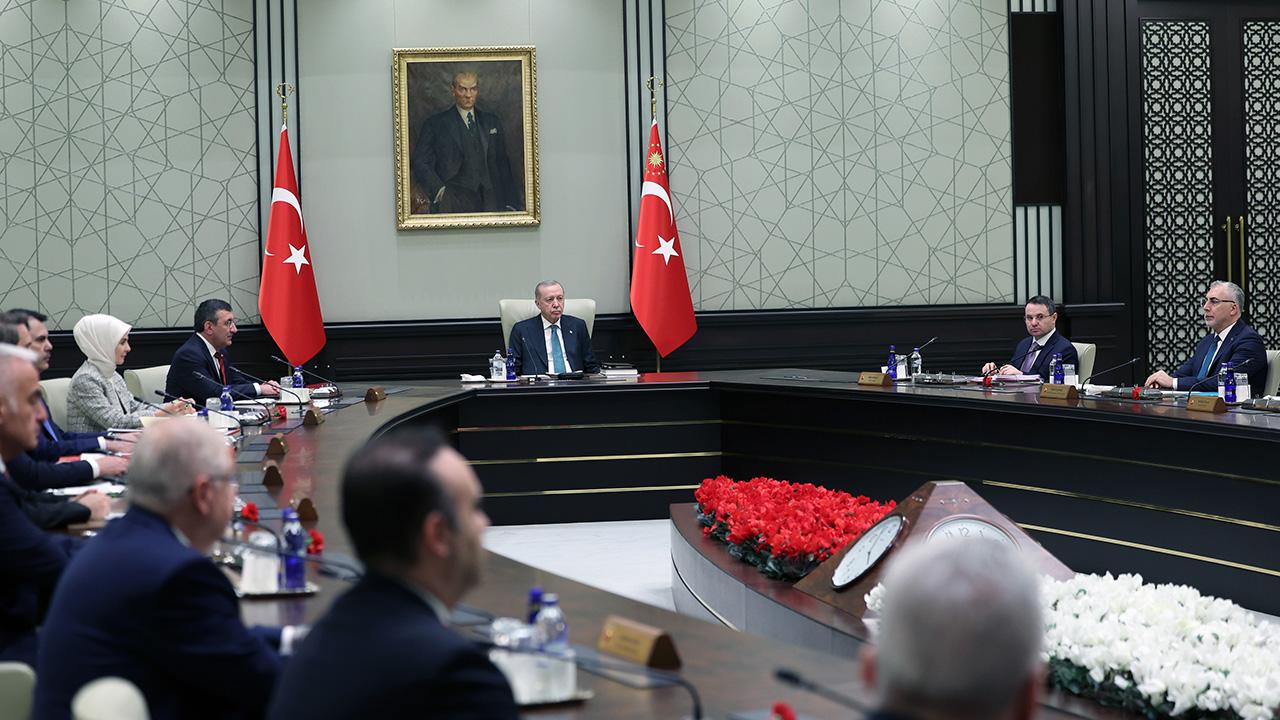 Kabine yoğun gündemle toplanıyor: Orta Doğu, ekonomi ve terörle mücadele