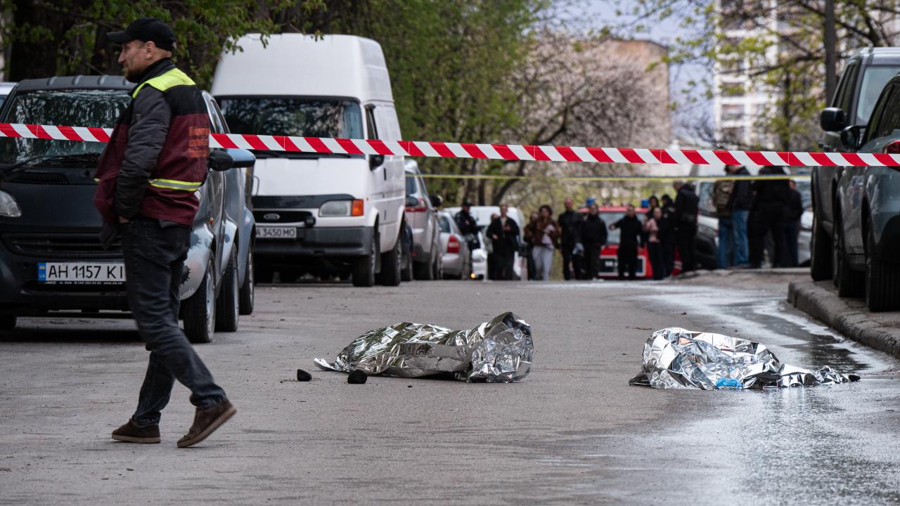 Kiev'de kimliği belirsiz bir kişinin ateş açması sonucu 6 kişi öldü
