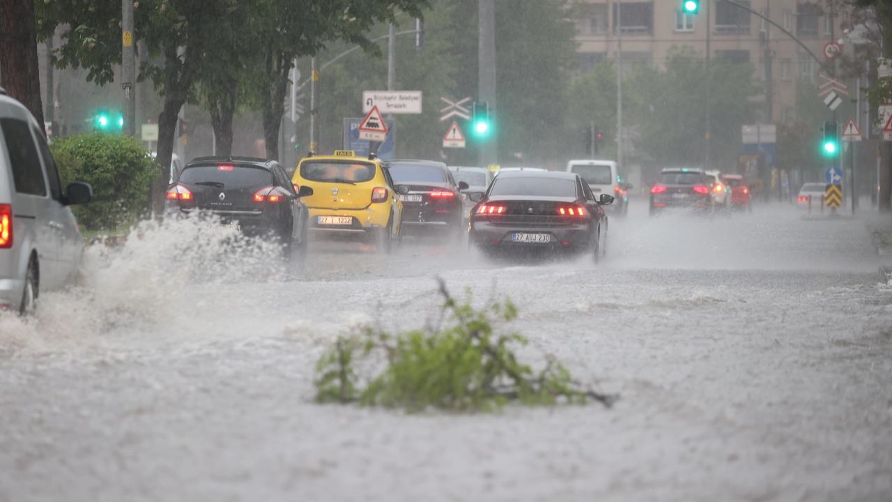 39 il için sarı uyarı: Kuvvetli yağışa dikkat