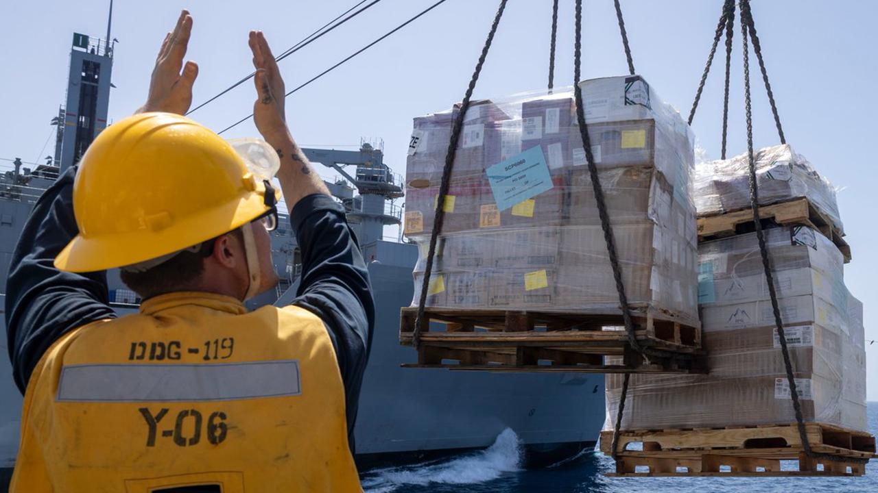 ABD Donanması Orta Doğu'daki gemilere ikmal yapıldığını açıkladı