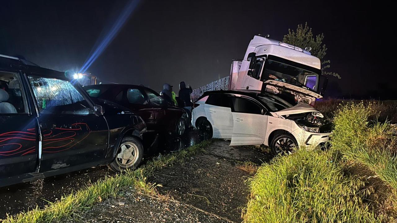 Uşak'ta zincirleme trafik kazasında 4 kişi hayatını kaybetti